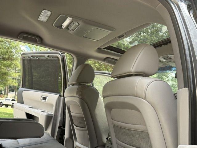 Honda Pilot Touring 2WD 5-Spd AT with DVD 2010