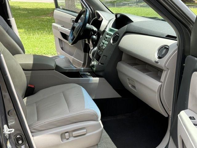 Honda Pilot Touring 2WD 5-Spd AT with DVD 2010