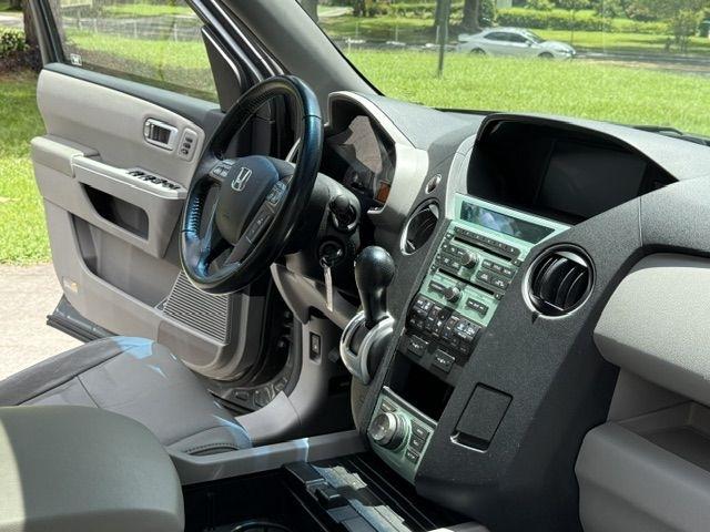 Honda Pilot Touring 2WD 5-Spd AT with DVD 2010