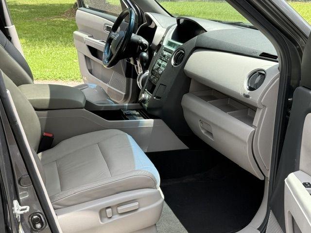Honda Pilot Touring 2WD 5-Spd AT with DVD 2010