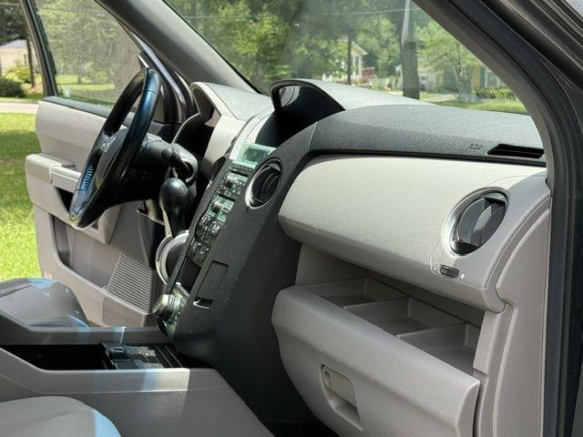 Honda Pilot Touring 2WD 5-Spd AT with DVD 2010