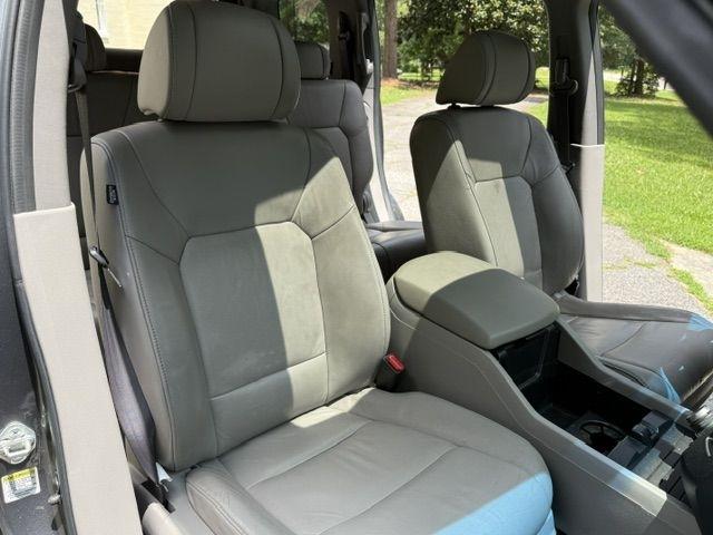Honda Pilot Touring 2WD 5-Spd AT with DVD 2010
