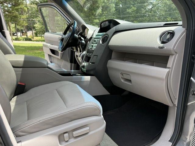 Honda Pilot Touring 2WD 5-Spd AT with DVD 2010