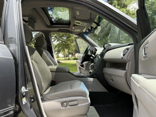 Honda Pilot Touring 2WD 5-Spd AT with DVD 2010