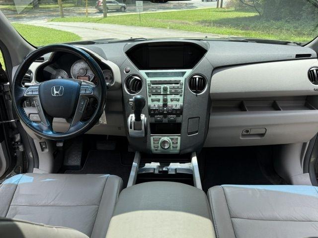 Honda Pilot Touring 2WD 5-Spd AT with DVD 2010