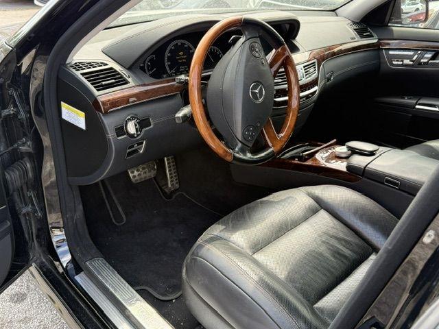 Mercedes-Benz S-Class S550 4-MATIC 2011
