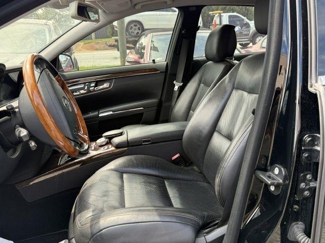 Mercedes-Benz S-Class S550 4-MATIC 2011