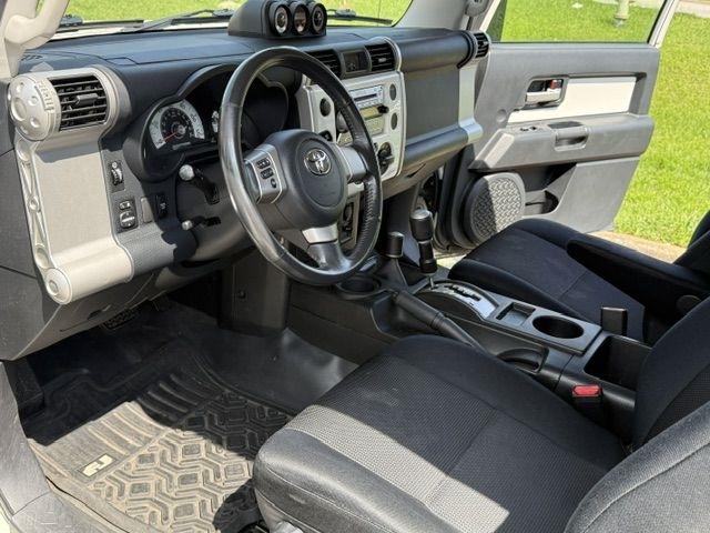 Toyota FJ Cruiser 4WD AT 2010