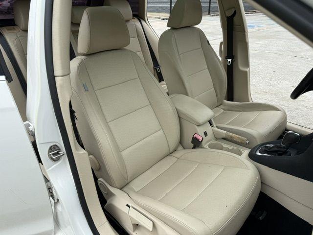 Volkswagen Jetta  2012