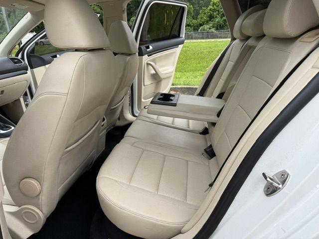 Volkswagen Jetta  2012