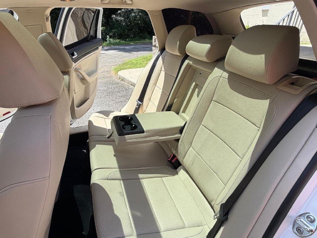 Volkswagen Jetta  2012