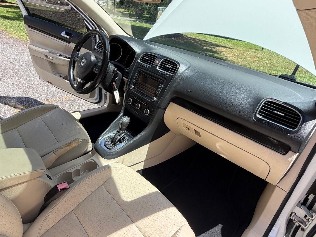 Volkswagen Jetta  2012