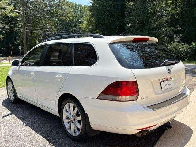 Volkswagen Jetta  2012