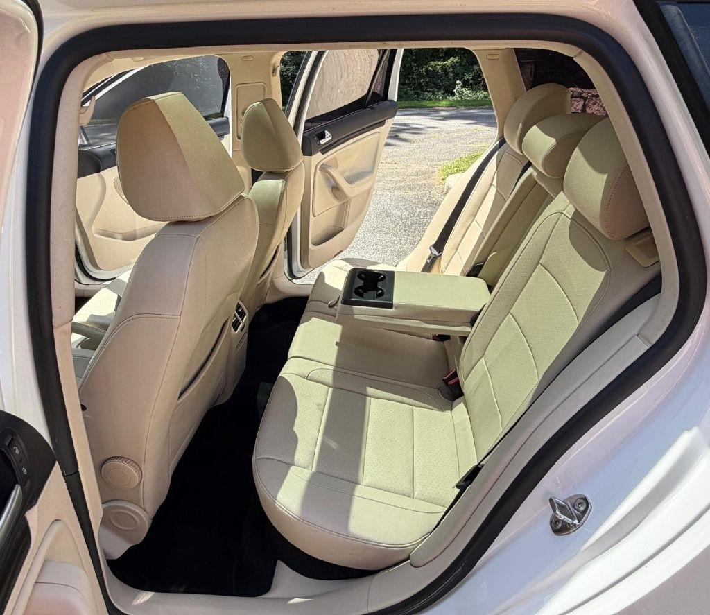 Volkswagen Jetta  2012