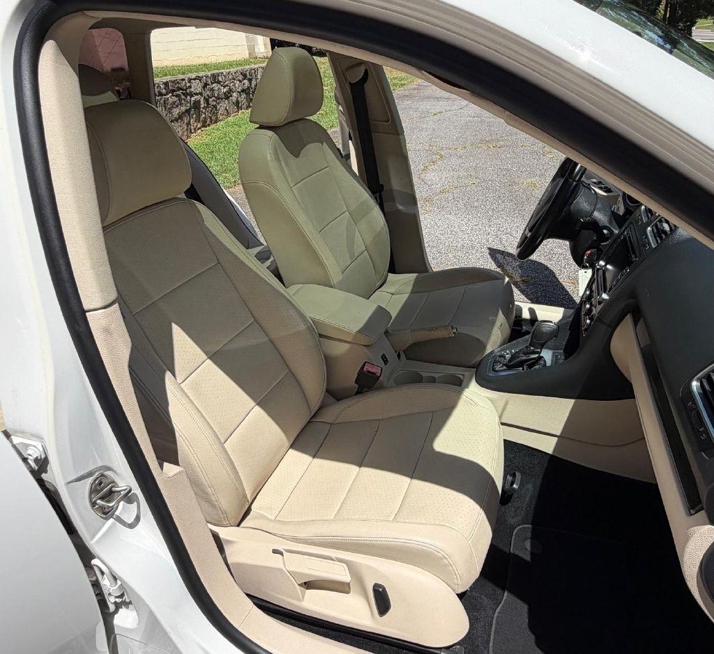 Volkswagen Jetta  2012