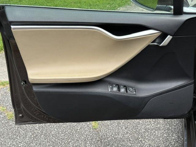 Tesla Model S Base 2013