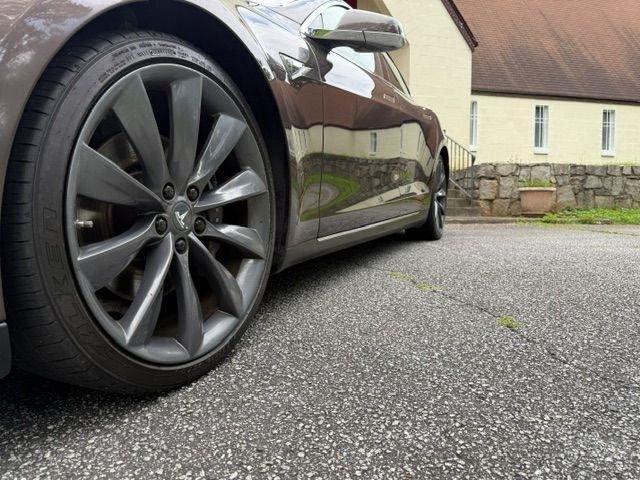 Tesla Model S Base 2013