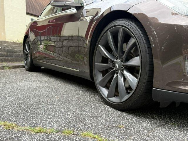 Tesla Model S Base 2013