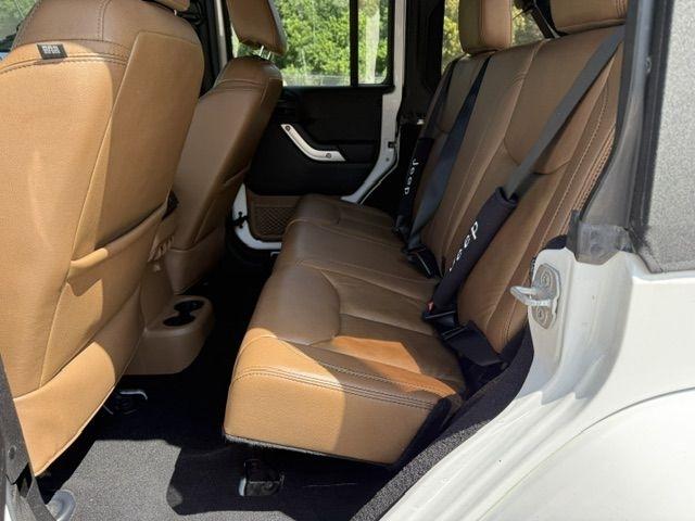 Jeep Wrangler Unlimited Sahara 4WD 2013