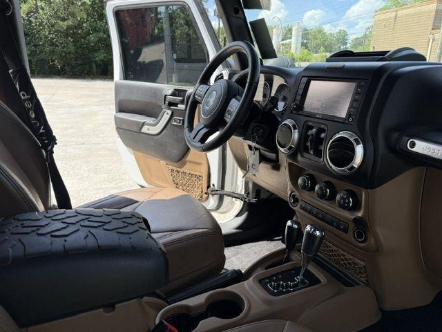 Jeep Wrangler Unlimited Sahara 4WD 2013