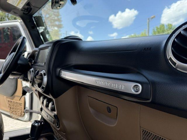 Jeep Wrangler Unlimited Sahara 4WD 2013