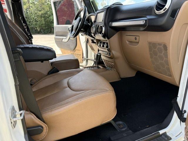 Jeep Wrangler Unlimited Sahara 4WD 2013