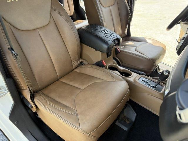 Jeep Wrangler Unlimited Sahara 4WD 2013