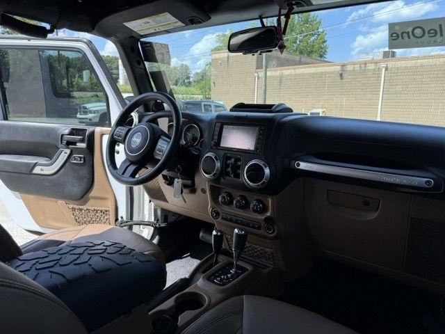 Jeep Wrangler Unlimited Sahara 4WD 2013