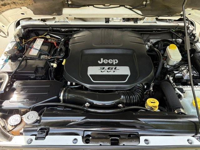 Jeep Wrangler Unlimited Sahara 4WD 2013