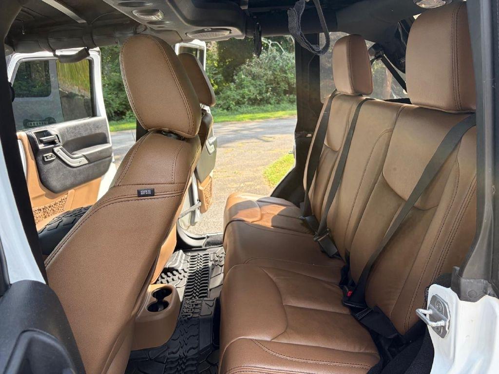 Jeep Wrangler Unlimited Sahara 4WD 2013