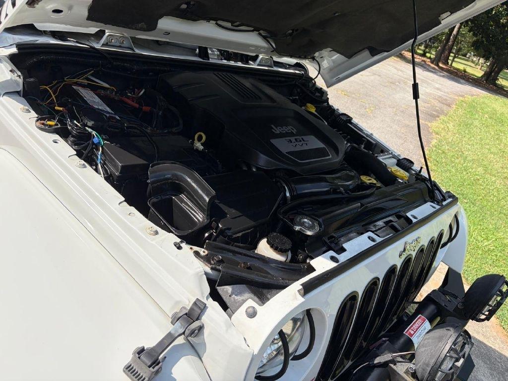 Jeep Wrangler Unlimited Sahara 4WD 2013