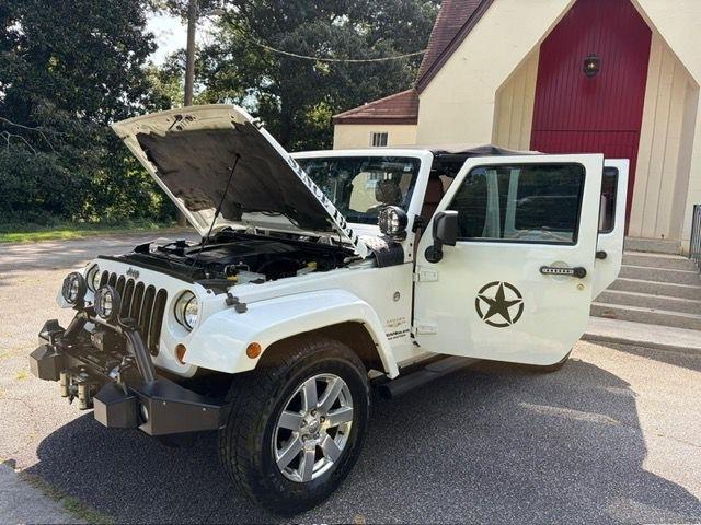 Jeep Wrangler Unlimited Sahara 4WD 2013