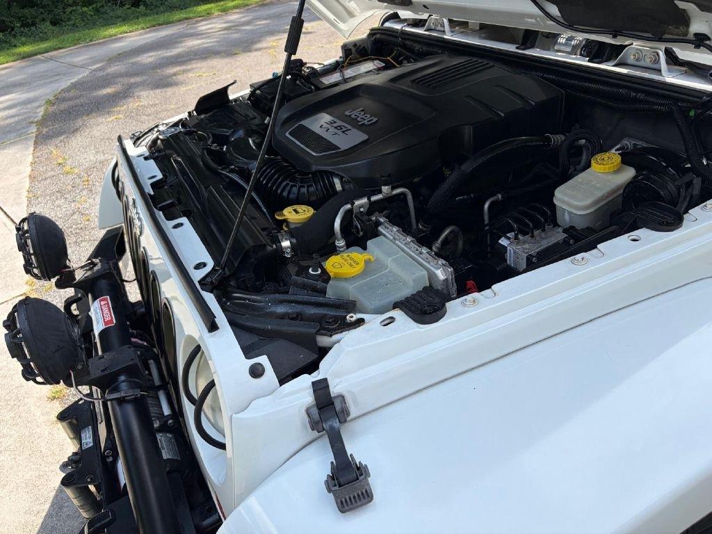 Jeep Wrangler Unlimited Sahara 4WD 2013