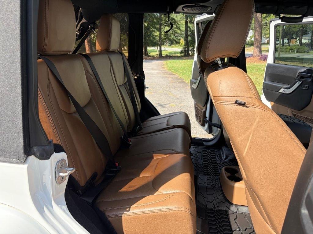 Jeep Wrangler Unlimited Sahara 4WD 2013