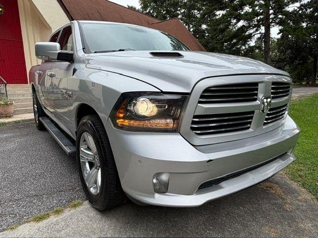 RAM 1500 Sport Crew Cab SWB 4WD 2016