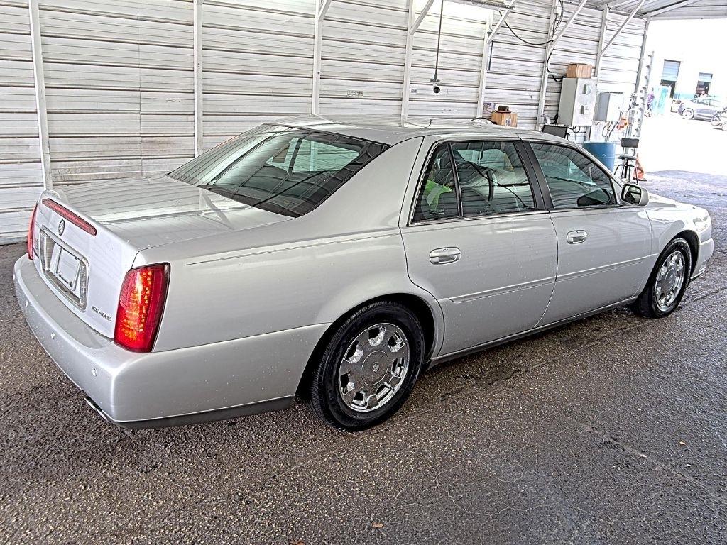 Cadillac DeVille Base 2000