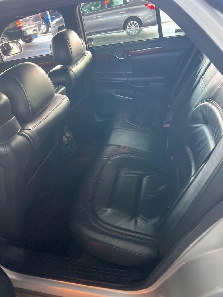 Cadillac DeVille Base 2000