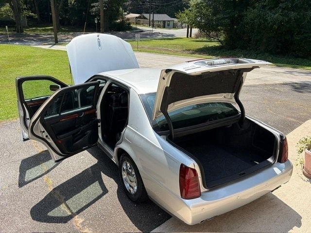 Cadillac DeVille Base 2000