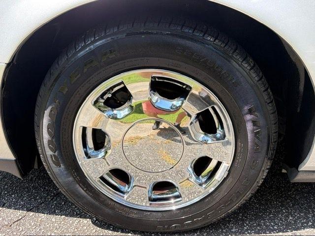 Cadillac DeVille Base 2000