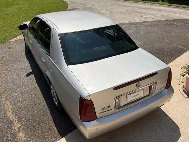 Cadillac DeVille Base 2000