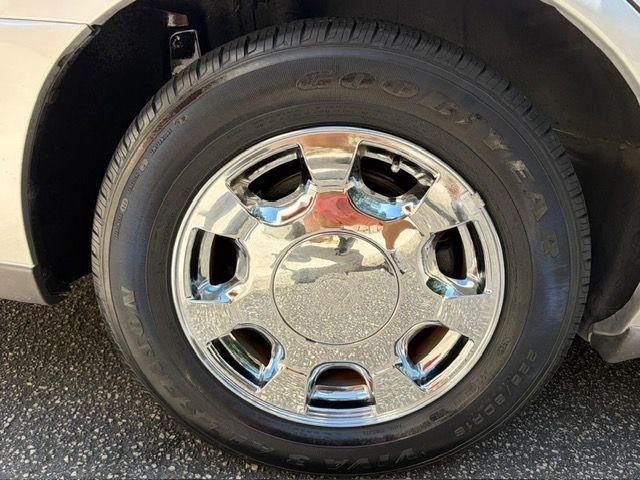 Cadillac DeVille Base 2000