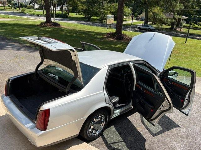 Cadillac DeVille Base 2000