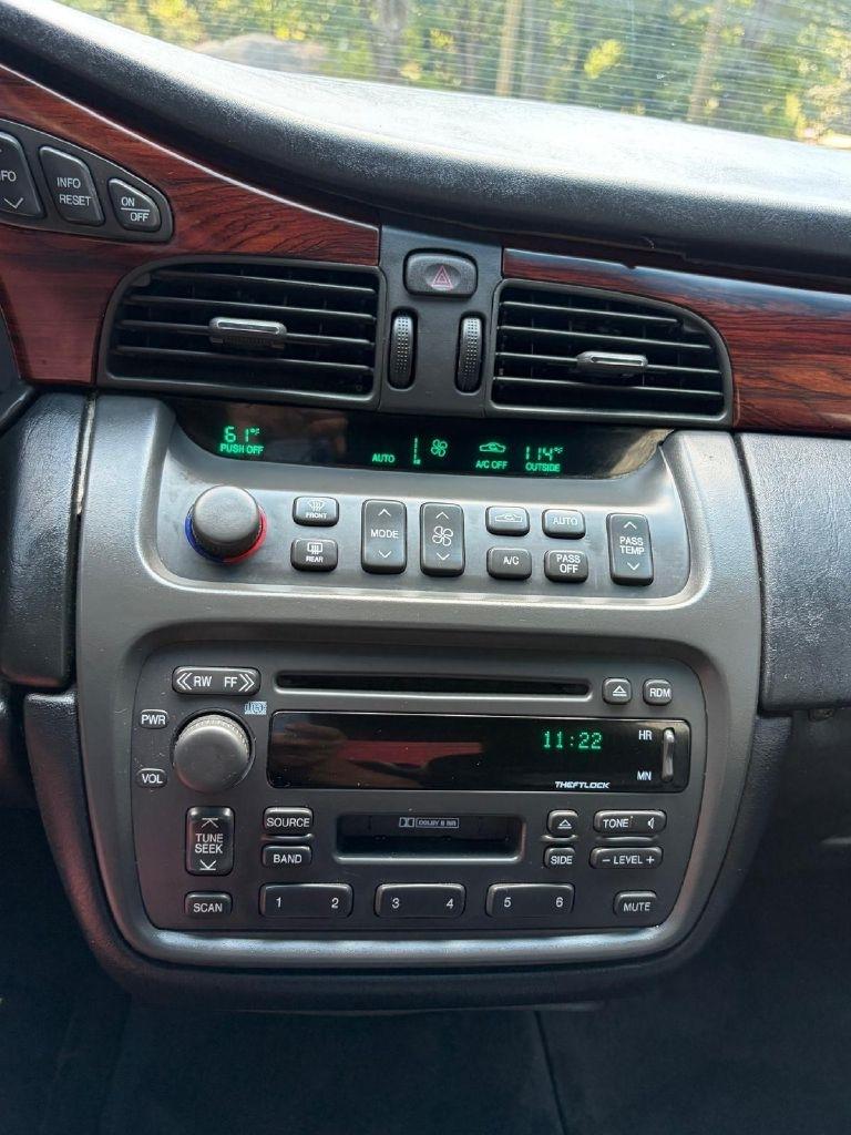 Cadillac DeVille Base 2000
