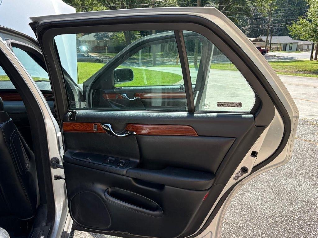 Cadillac DeVille Base 2000