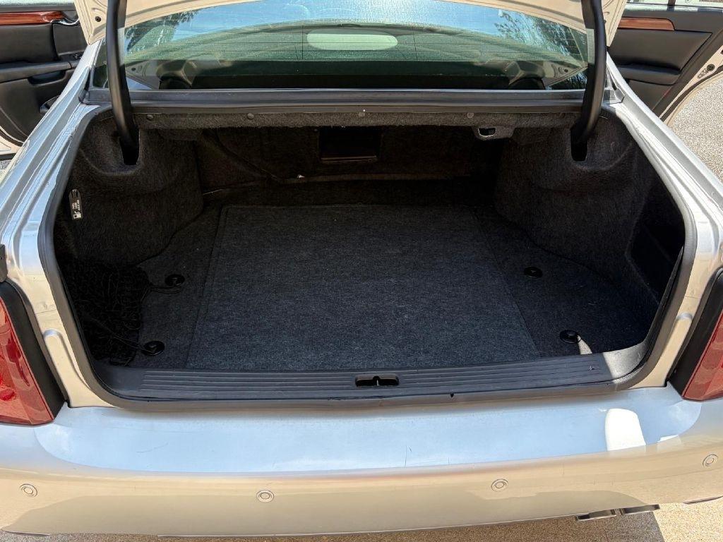 Cadillac DeVille Base 2000