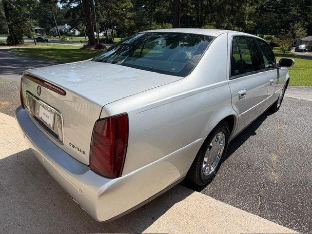 Cadillac DeVille Base 2000
