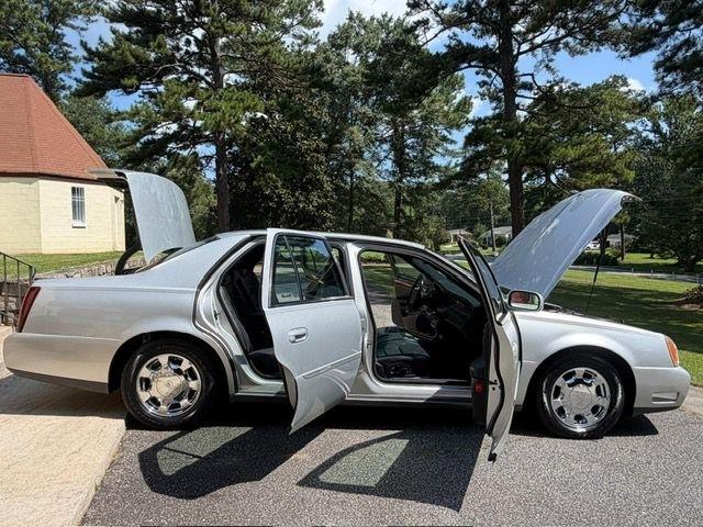 Cadillac DeVille Base 2000