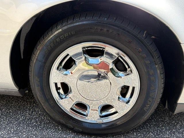 Cadillac DeVille Base 2000