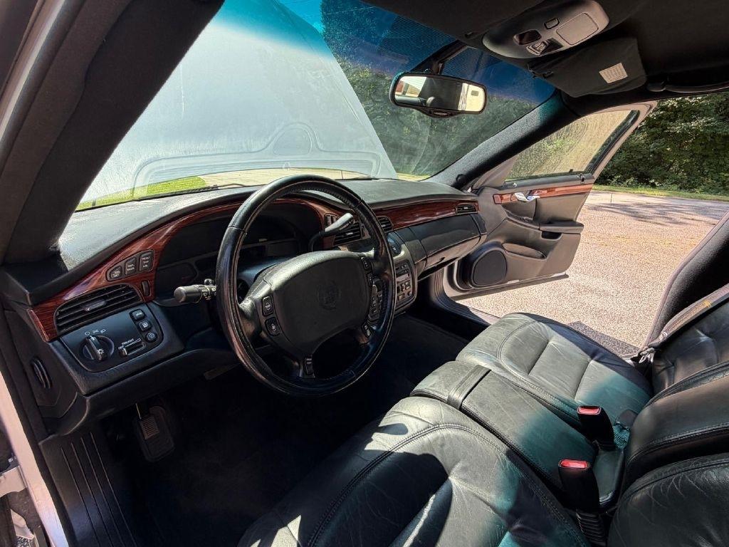 Cadillac DeVille Base 2000