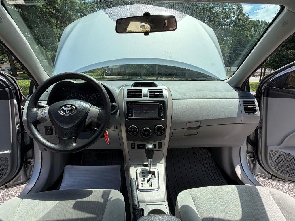 Toyota Corolla S 5-Speed MT 2013
